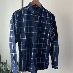 Uniqlo Blue and White Casual Button Down Shirt XS